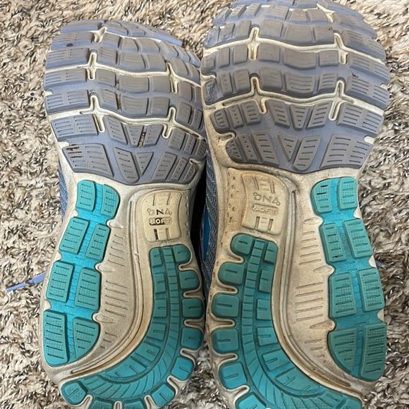 Women’s Brooks Ghost 12 tennis shoes - Picture 3 of 3